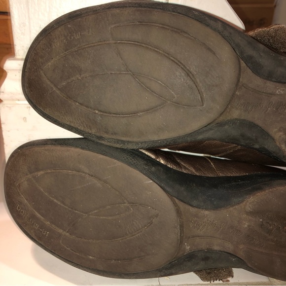 7 WIDE USED clarks womens pewter leather mary jane with velcro straps - Picture 7 of 11